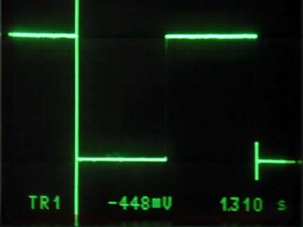 超低功耗复位发生器-Ultra Low Power Rese,Figure 2. Comparator output; horizontal scale = 200mS/div, vertical scale = 1V/div, supply voltage = 4.5V, amplitude = 4.48Vp-p, period = 1.310 seconds.,第5张