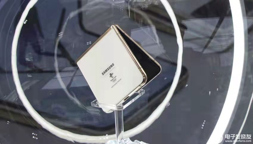 三星Galaxy Z Flip3 5G奥运纪念版限量开售,pYYBAGHk0NeAMknEAACurkp-V50825.jpg,第3张