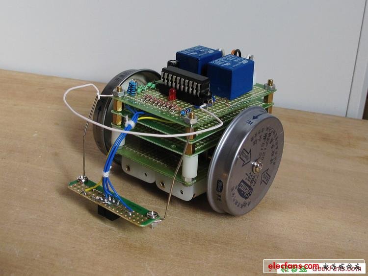 无须单片机！模拟电路控制的循线机器人（图文）,机器人制作：模拟计算机循线小车,第2张